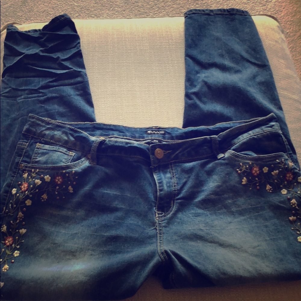 New Directions floral design straight leg jeans 20